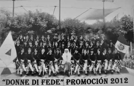 Las alumnas del colegio Santa Úrsula de la promoción del 2012. 