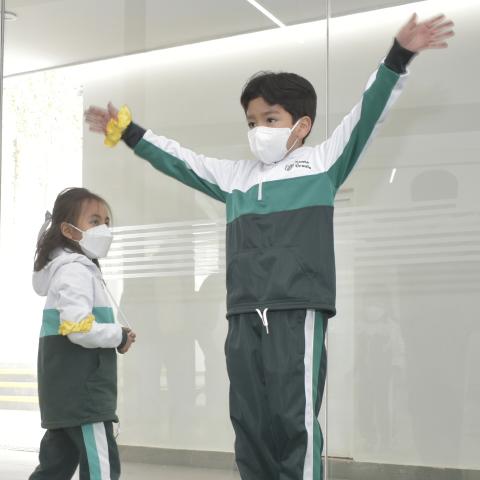 Los alumnos comenzando con sus clases del Taller Neuromotor. 