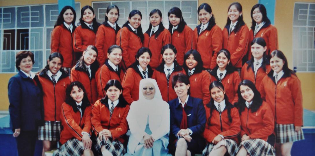 Las alumnas del colegio Santa Úrsula de la promoción del 2006.