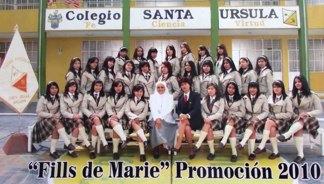 Las alumnas del colegio Santa Úrsula de la promoción del 2010. 