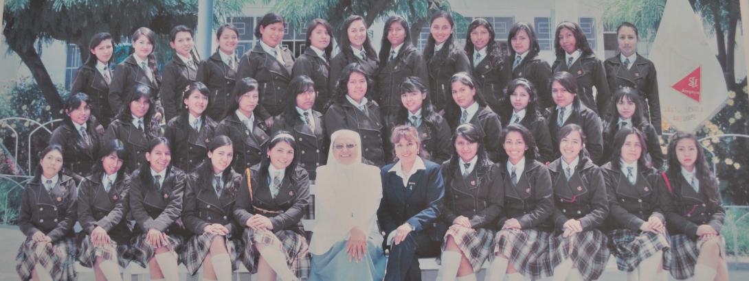 Las alumnas del colegio Santa Úrsula de la promoción del 2011. 
