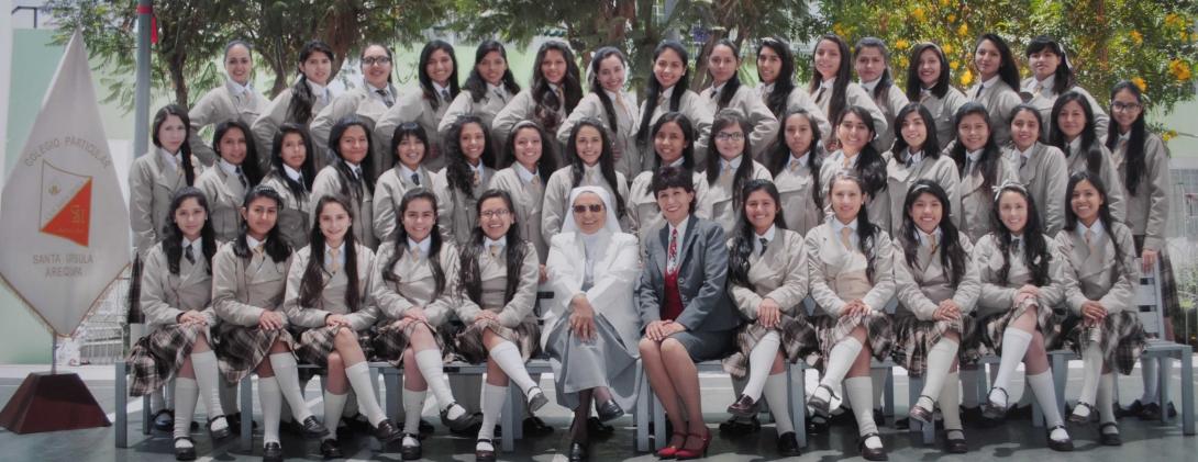 Las alumnas del colegio Santa Úrsula de la promoción del 2014. 
